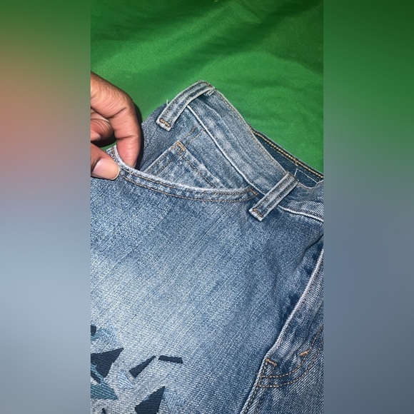 Levi’s Denim Women's Shorts with Embroidered Geometric Pattern size 28 - Picture 6 of 12